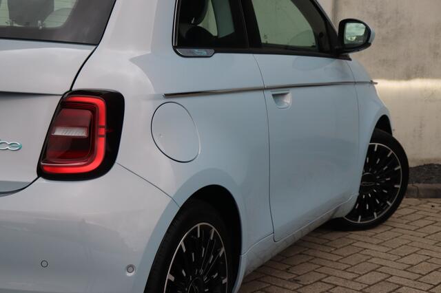 Fiat 500 La Prima 42 kWh | Pano | Technology | Winter | 17"