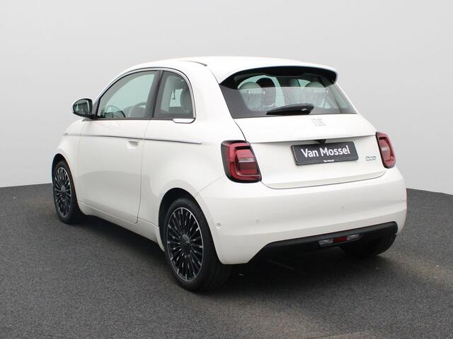 Fiat 500 La Prima 42 kWh | Stoelverwarming | Leder | Camera | Apple Carplay / Android Auto