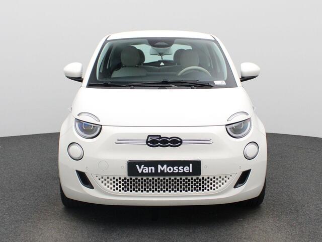 Fiat 500 La Prima 42 kWh | Stoelverwarming | Leder | Camera | Apple Carplay / Android Auto