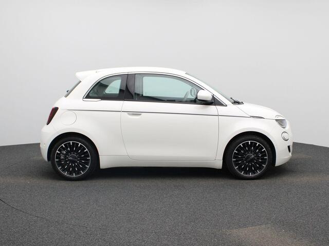 Fiat 500 La Prima 42 kWh | Stoelverwarming | Leder | Camera | Apple Carplay / Android Auto
