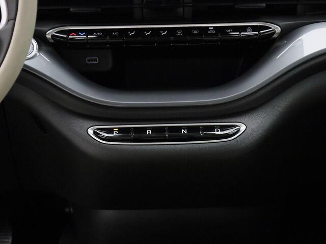 Fiat 500 La Prima 42 kWh | Stoelverwarming | Leder | Camera | Apple Carplay / Android Auto