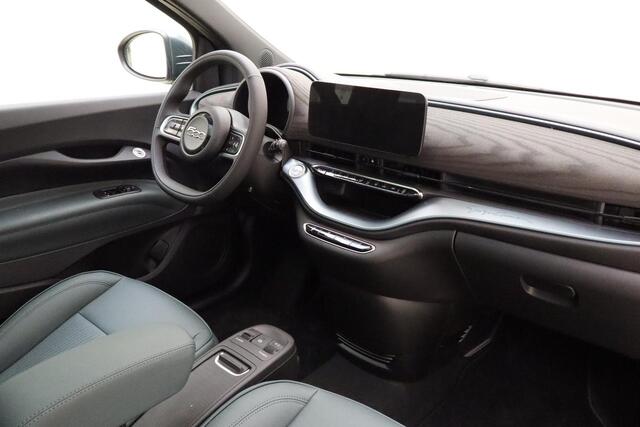 Fiat 500 Giorgio Armani Edition 42 kWh | Giorgio Armani limited edition | LED koplampen | Stoelverwarming | Panoramadak | Camera | Adaptieve cruise control