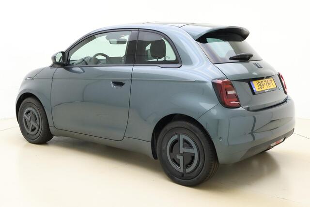 Fiat 500 Giorgio Armani Edition 42 kWh | Giorgio Armani limited edition | LED koplampen | Stoelverwarming | Panoramadak | Camera | Adaptieve cruise control