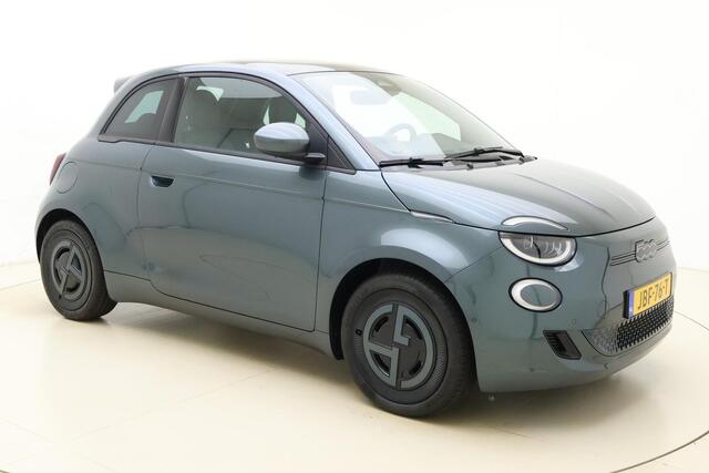 Fiat 500 Giorgio Armani Edition 42 kWh | Giorgio Armani limited edition | LED koplampen | Stoelverwarming | Panoramadak | Camera | Adaptieve cruise control