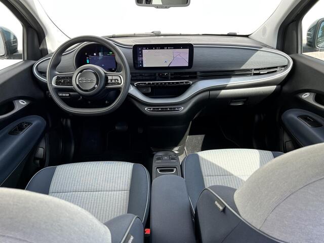 Fiat 500 Icon 42 kWh / 500e / WLTP bereik 317 km / 3 fase laden / Navigatie ook in dashboard (Virtual Cockpit) / Cruise control / Apple Carplay / Android Auto / Climate control / Parkeersensoren achter / Magic-eyes / 16" Lichtmetalen wielen /