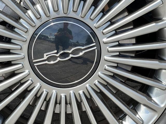 Fiat 500 Icon 42 kWh / 500e / WLTP bereik 317 km / 3 fase laden / Navigatie ook in dashboard (Virtual Cockpit) / Cruise control / Apple Carplay / Android Auto / Climate control / Parkeersensoren achter / Magic-eyes / 16" Lichtmetalen wielen /