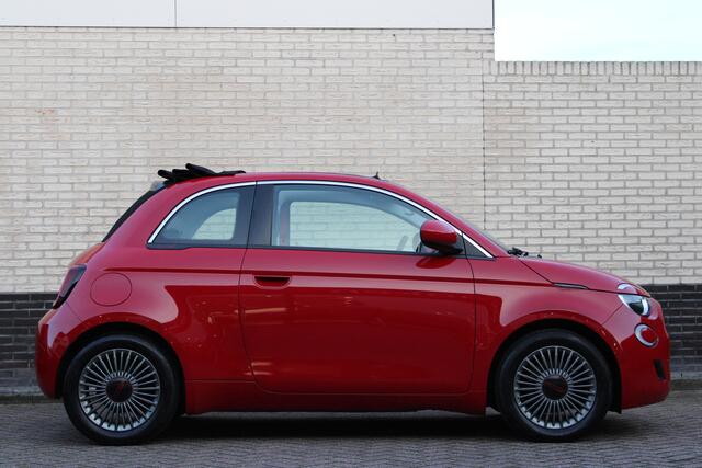 Fiat 500 RED 42 kWh | Navigatie | Winterpack | Red edition