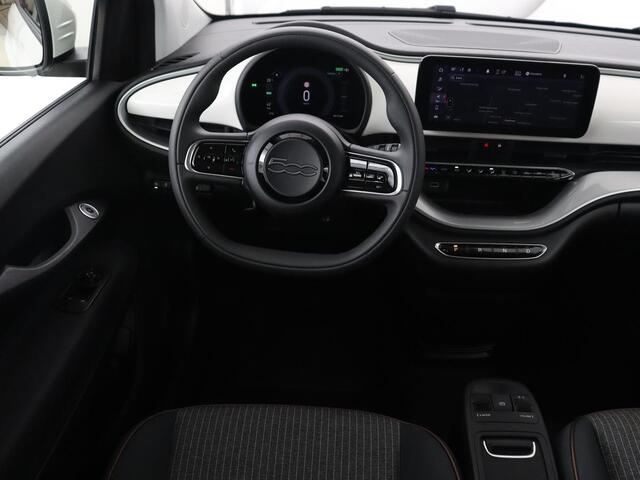 Fiat 500 Icon 42 kWh | Stoelverwarming | Camera | Carplay | Full LED | Navigatie | Dodehoek detectie | Climate control | Cruise control | Keyless | DAB