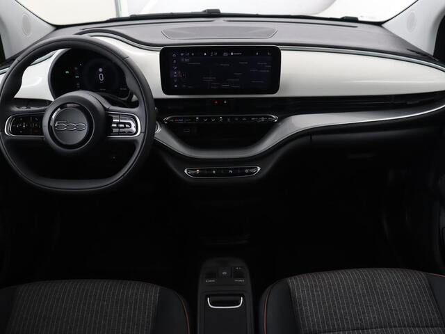 Fiat 500 Icon 42 kWh | Stoelverwarming | Camera | Carplay | Full LED | Navigatie | Dodehoek detectie | Climate control | Cruise control | Keyless | DAB