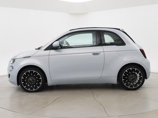 Fiat 500C La Prima 42 kWh *CELESTIAL BLUE* + STOELVERW. | CAMERA | 17 INCH | APPLE CARPLAY