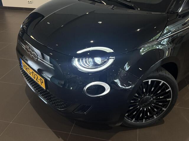 Fiat 500C La Prima 42 kWh | LEDER | NAVI | CLIMA | PARKEERHULP | APPLE CARPLAY / ANDROID AUTO | CAMERA
