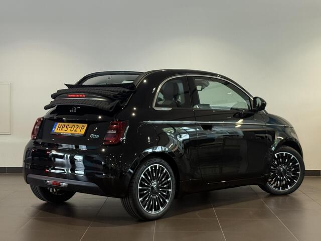 Fiat 500C La Prima 42 kWh | LEDER | NAVI | CLIMA | PARKEERHULP | APPLE CARPLAY / ANDROID AUTO | CAMERA