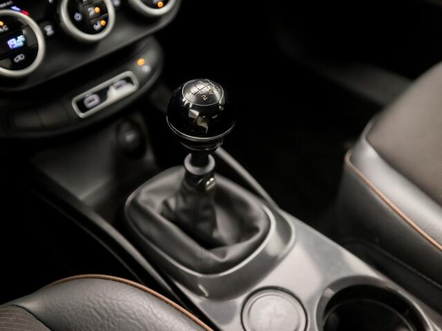 Fiat 500X 1.0 GSE Lounge (APPLE CARPLAY, GROOT NAVI, CLIMATE, KEYLESS, LEDER, GETINT GLAS, SPORTSTOELEN, DAB+, CRUISE, PARKEERSENSOREN, NIEUWSTAAT)