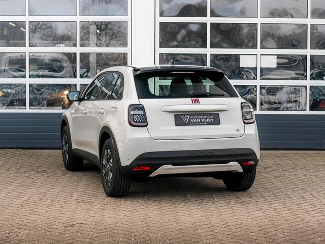 Fiat 600 600e RED 54 kWh | Mega scherpe Prijs, zolang de voorraad strekt ! | Gratis Wallbox