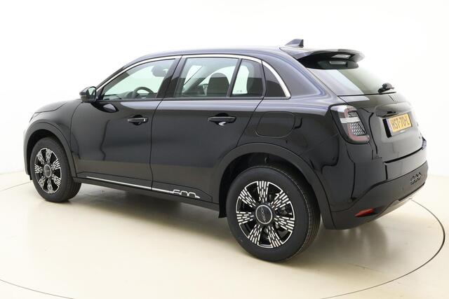 Fiat 600 1.2 Hybrid Black Edition | Apple Carplay/Android auto | Parkeersensoren | 17'' lichtmetalen velgen | LED verlichting | Automaat