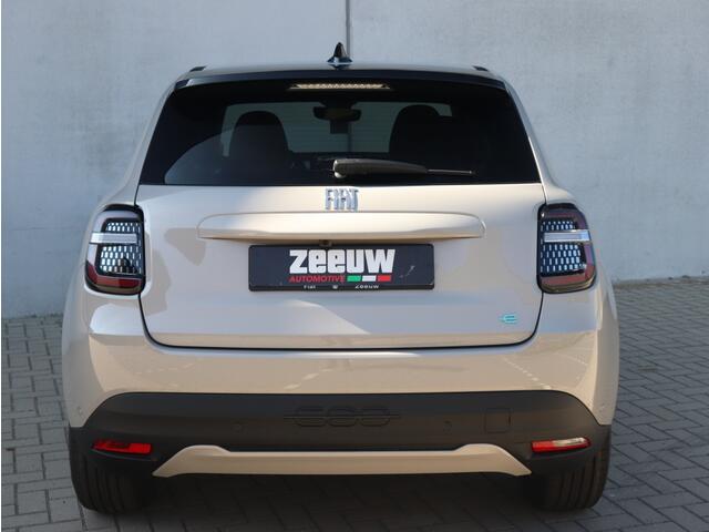 Fiat 600 600e La Prima 54 kWh | Navi | Camera | Carplay | 18"