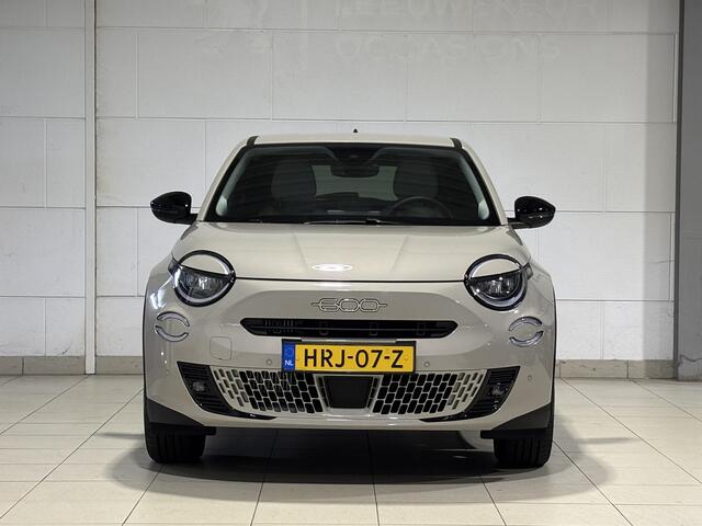Fiat 600 La Prima 1.2 Hybrid 110 e-DSC6 | ELEKTR. A.KLEP | NAVI | CAMERA | LED KOPLAMPEN | DAB+ | APPLE CARPLAY / ANDROID AUTO