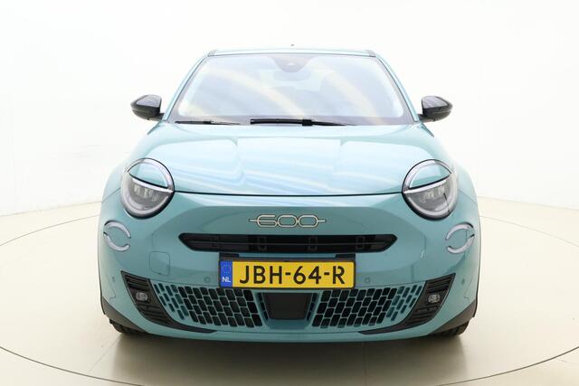 Fiat 600 600e La Prima 54 kWh 156 Pk | DEMO | 400+ Km WLTP | Electrische Achterklep | Lederen Bekleding | Camera Achter | Keyless Start