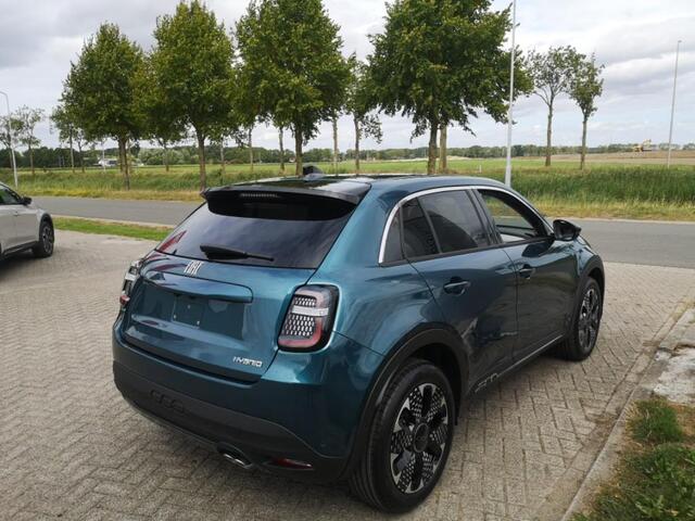 Fiat 600 1.2 Hybrid La Prima 136 PK | Full option | Camera | Stoelverwarming | Carplay | Dodehoeksens.