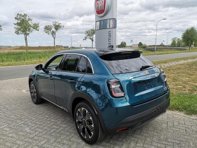 Fiat 600 1.2 Hybrid La Prima 136 PK | Full option | Camera | Stoelverwarming | Carplay | Dodehoeksens.