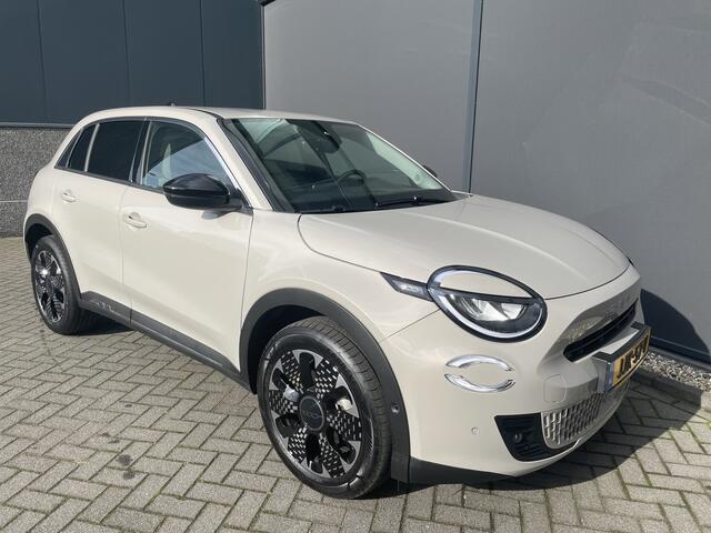 Fiat 600 1.2 Hybrid La prima Full options / met fabrieksgarantie / 136 PK / Navigatie / Multimedia / Bluetooth / A-uitrijcamera