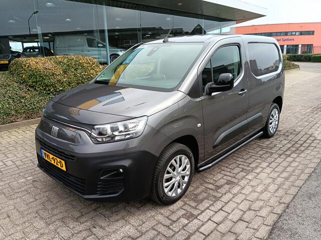 Fiat DOBLO 1.5D 100pk L1 1000kg, Airco, PDC, Camera, Trekhaak incl. 12 mnd BOVAG-garantie 3-zitplaatsen