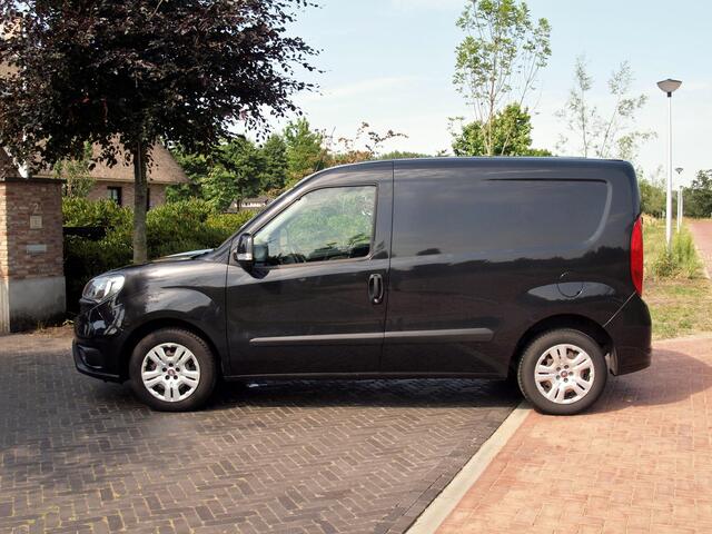 Fiat DOBLO Cargo 1.3 MJ L1H1 SX | Bijrijdersbank | Airco | Navigatie | Trekhaak | Parkeersensoren |