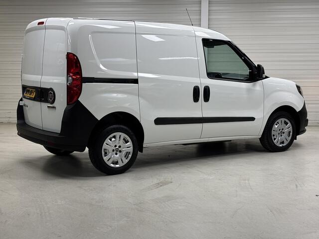 Fiat DOBLO Cargo 1.6 MJ L1H1 / Cruise control / Navigatiesysteem full map / Zijschuifdeur rechts / Airco / NAP /