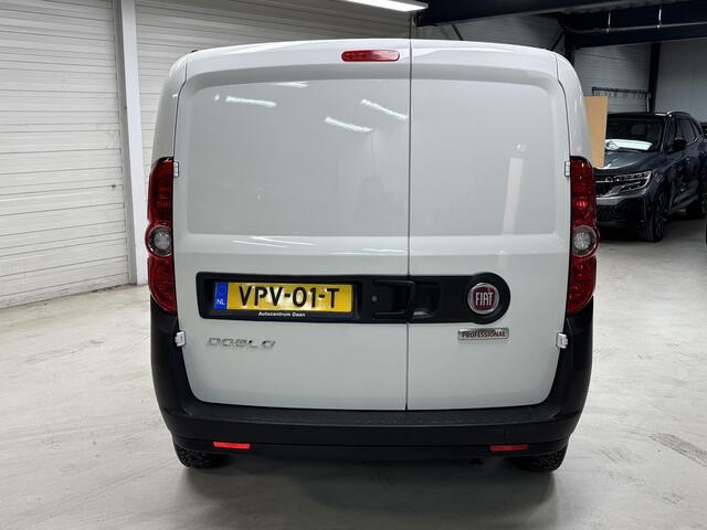 Fiat DOBLO Cargo 1.6 MJ L1H1 / Cruise control / Navigatiesysteem full map / Zijschuifdeur rechts / Airco / NAP /