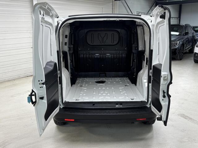 Fiat DOBLO Cargo 1.6 MJ L1H1 / Cruise control / Navigatiesysteem full map / Zijschuifdeur rechts / Airco / NAP /
