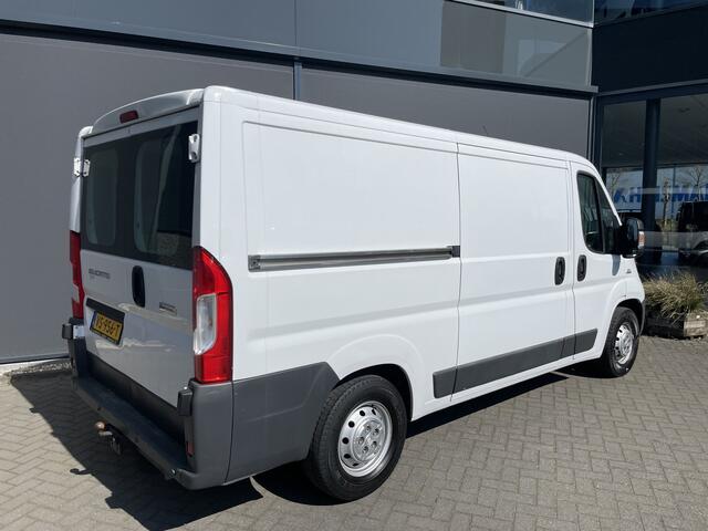 Fiat DUCATO 33 2.3 MultiJet L2H1 Airco - Trekhaak - Luchtvering - Bluetooth - Park. sensoren Achter - Lendesteun verstelb. - B.stoel IHV - Hill hold - 2 zitpl. RV - Zijschuifd. Rechts - Laadvloer - Tussenschot V - zijwand b