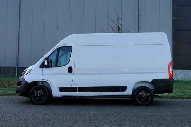 Fiat DUCATO 35 2.2 MultiJet L2H2 140pk |Digitaal dashboard |Groot scherm |Camera |Carplay |Android auto |Parkeersensoren |Bluetooth media en telefonie |Climate control |Cruise control