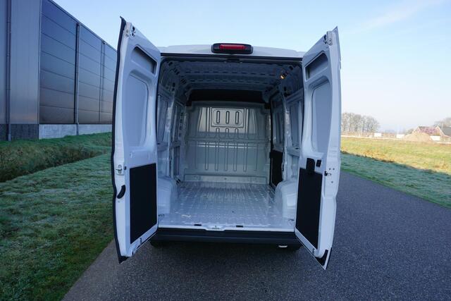 Fiat DUCATO 35 2.2 MultiJet L2H2 140pk |Digitaal dashboard |Groot scherm |Camera |Carplay |Android auto |Parkeersensoren |Bluetooth media en telefonie |Climate control |Cruise control