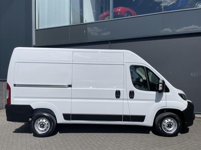 Fiat DUCATO 3.0T GB L2H2 2.2 MultiJet S&S Zijschuifdeur rechts - Cruise control - tussenschot volledig - Achteruitrijcamera - Parkeersensoren achter - bluetooth - Radio - Navigatie - Airco - Lane Assist