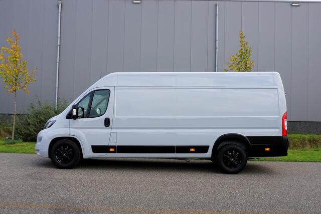 Fiat DUCATO 35H 2.3 MultiJet L4H2 180 pk |Automaat |Grijs |Topstaat |Camera |Cruise |Navi |Trekhaak |Maxi |EURO6 |1e eigenaar |Mooie camperbasis |Parkeersensoren