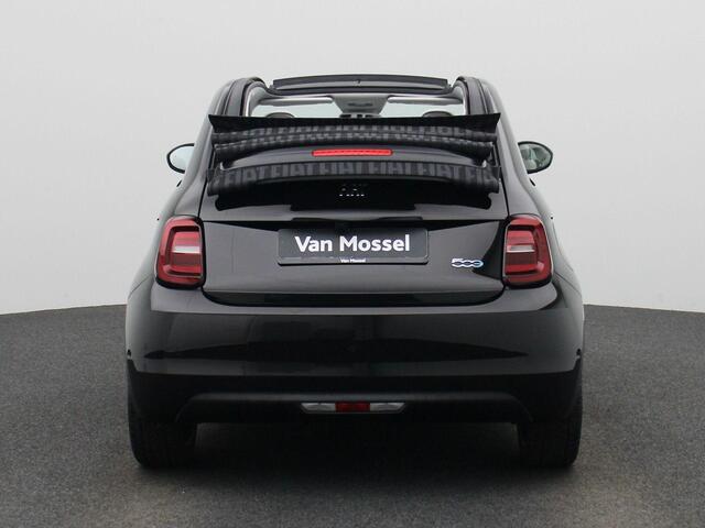 Fiat E-500 C La Prima 42 kWh 119PK | Navigatie | Lederen Bekleding | Digital Cockpit | Achteruitrijcamera | Apple CarPlay & Android Auto