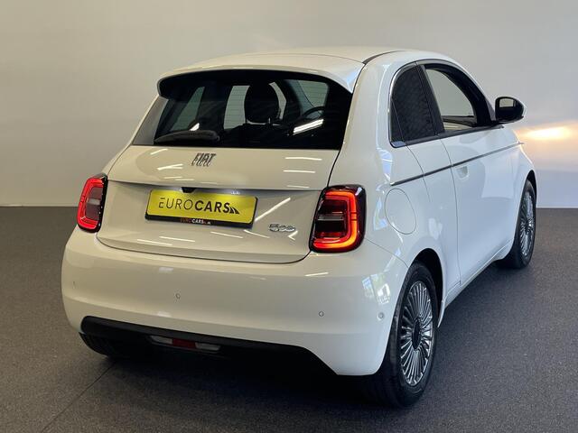 Fiat E-500 Comfort Style 3+1 42 kWh 244km actieradius Navigatie Apple Carplay/Android Auto Camera Parkeersensoren Blind Spot Assist Stoelverwarming Lichtmetalen velgen Ledverlichting Climate Control