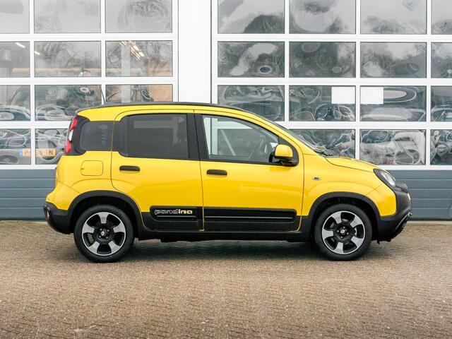 Fiat PANDA Hybrid Pandina | Uit voorraad leverbaar | Airco | Cruise | Priv Glass | Dakrails | 15" | PDC | Apple Carply | Bicolore