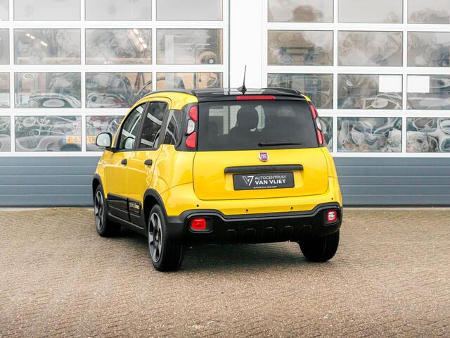 Fiat PANDA Hybrid Pandina | Uit voorraad leverbaar | Airco | Cruise | Priv Glass | Dakrails | 15" | PDC | Apple Carply | Bicolore