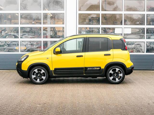 Fiat PANDA Hybrid Pandina | Uit voorraad leverbaar | Airco | Cruise | Priv Glass | Dakrails | 15" | PDC | Apple Carply | Bicolore