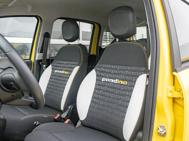 Fiat PANDA Hybrid Pandina | Uit voorraad leverbaar | Airco | Cruise | Priv Glass | Dakrails | 15" | PDC | Apple Carply | Bicolore
