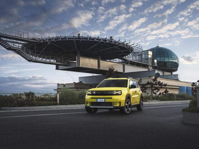 Fiat PANDA Grande La Prima 44 kWh | Clima | Cruise | Camera | Apple Carplay | 17" | Navi | Winter Pack