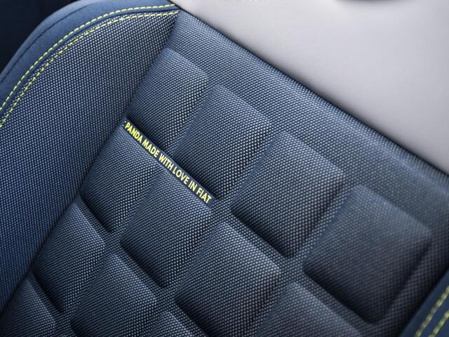 Fiat PANDA Grande La Prima 44 kWh | Clima | Cruise | Camera | Apple Carplay | 17" | Navi | Winter Pack