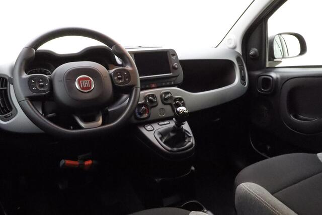 Fiat PANDA 1.0 Hybrid City Life | Navigatie via Carplay | 3 Zitplaatsen | Airco | Dakrails | Hoge instap | City functie | Metaallak | Electrische ramen