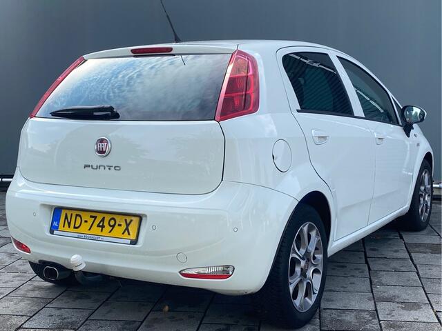 Fiat PUNTO Evo BWJ 12-2016 | 0.9 100PK TwinAir Lounge | CLIMA | TREKHAAK | CRUISE | PDC | PRIVACY GLASS | LICHTMETAAL | MP3 |