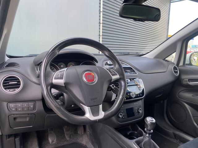 Fiat PUNTO Evo BWJ 12-2016 | 0.9 100PK TwinAir Lounge | CLIMA | TREKHAAK | CRUISE | PDC | PRIVACY GLASS | LICHTMETAAL | MP3 |