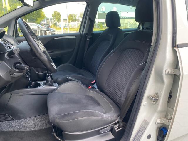 Fiat PUNTO Evo BWJ 12-2016 | 0.9 100PK TwinAir Lounge | CLIMA | TREKHAAK | CRUISE | PDC | PRIVACY GLASS | LICHTMETAAL | MP3 |