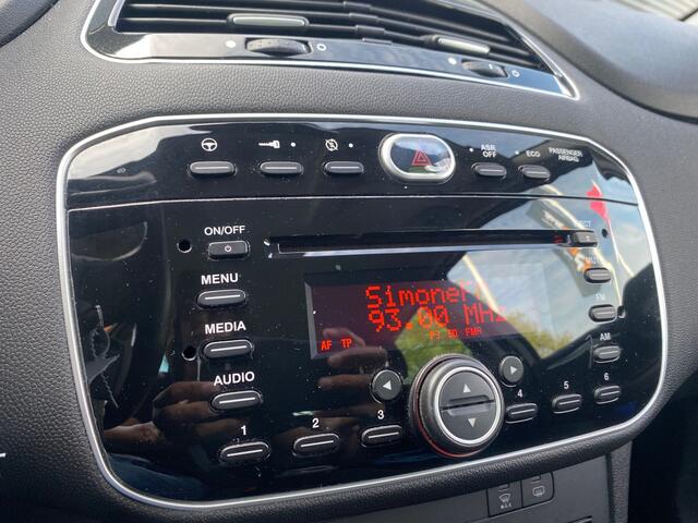 Fiat PUNTO Evo BWJ 12-2016 | 0.9 100PK TwinAir Lounge | CLIMA | TREKHAAK | CRUISE | PDC | PRIVACY GLASS | LICHTMETAAL | MP3 |