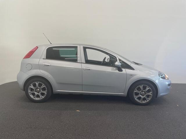 Fiat PUNTO Evo 0.9 TwinAir Lounge Automatische Airco Cruise control Bluetooth parkeersensoren achter Lm velgen apk t/m 31/5/26