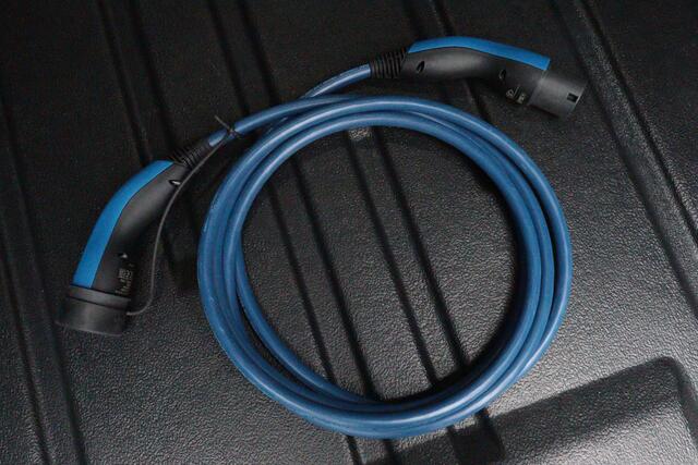 Ford E-Transit Cust. 340 L2H1 Limited 65 kWh | NAVI | 360-CAMERA + PDC | VRUIT/STUUR/STOELVERW | ADAP CRUISE | B&O AUDIO |